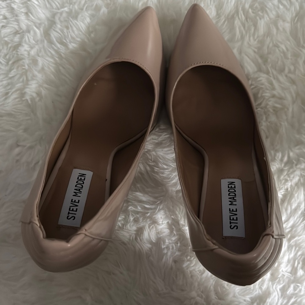 Steve Madden Nude Pointed Toe Pumps